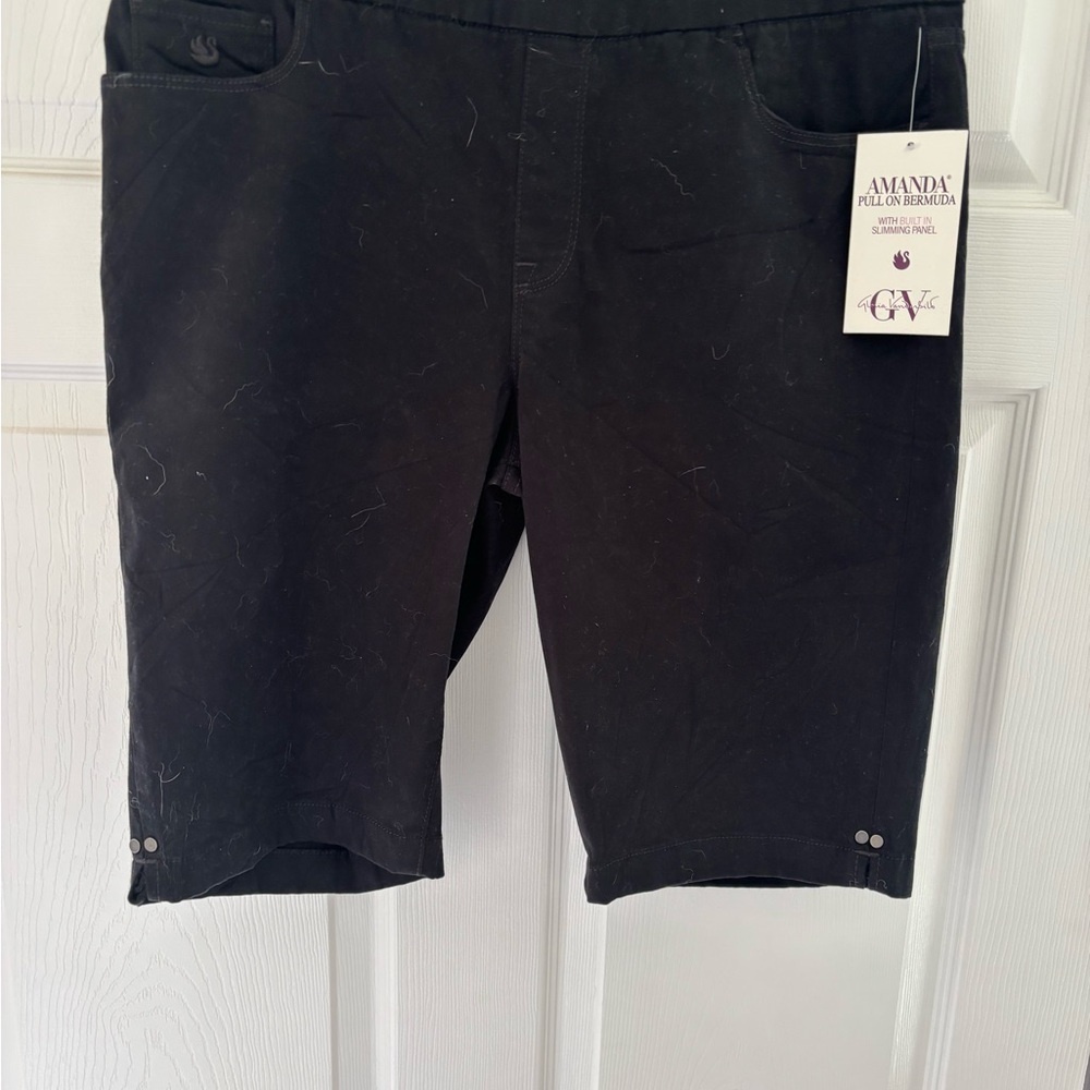 Amanda  Womens stretch pull on shorts